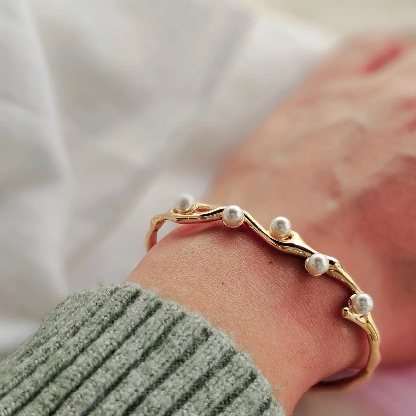 Aurora pearl bracelet