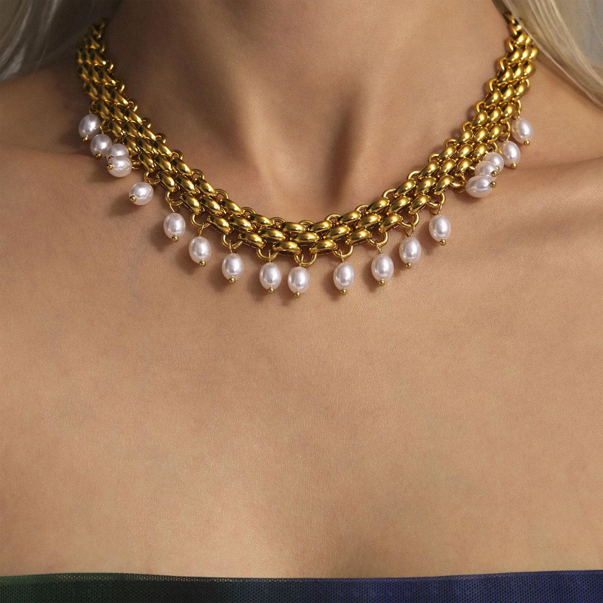 Fishnet pearl necklace