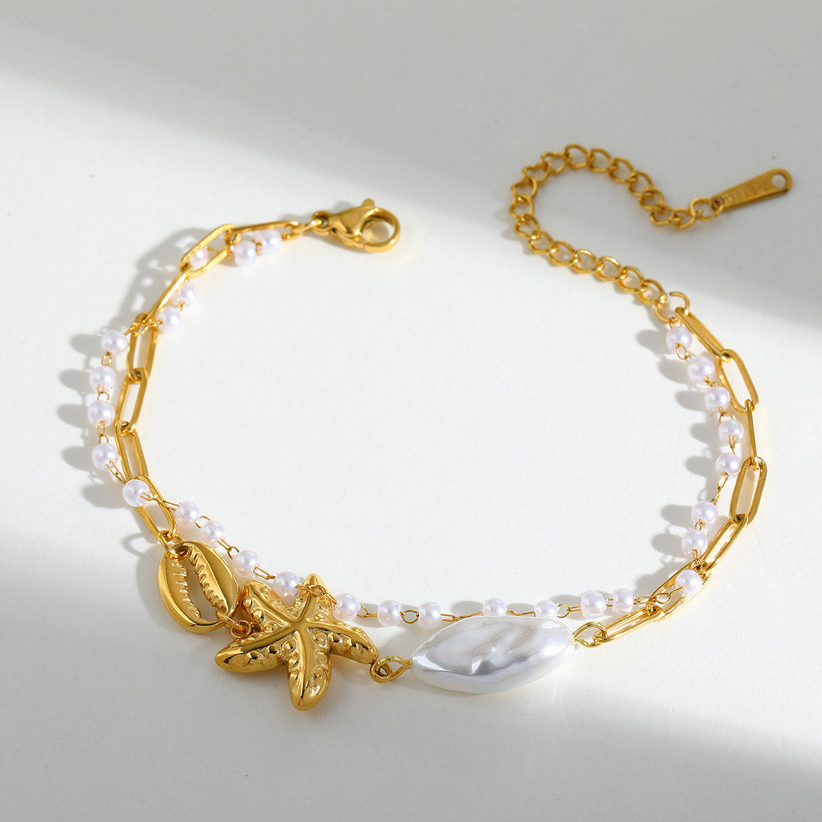 Link charm pearl bracelet