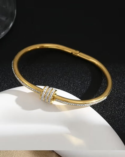 The Dune Diamond Bangle