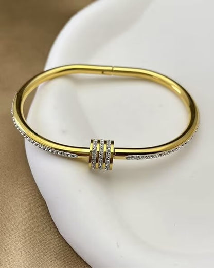 The Dune Diamond Bangle