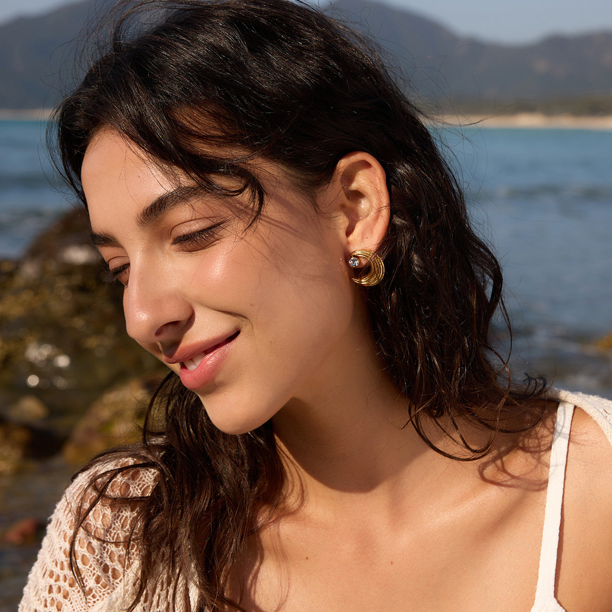 Crescent studs