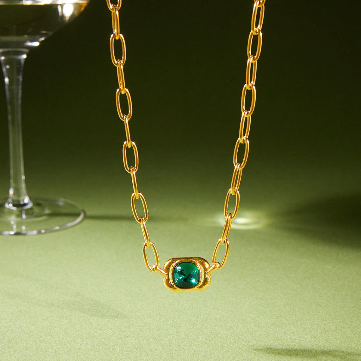 Emerald muse necklace