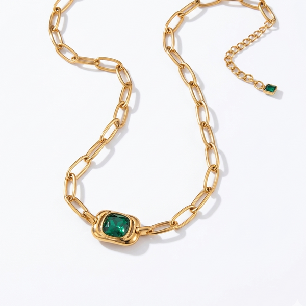 Emerald muse necklace
