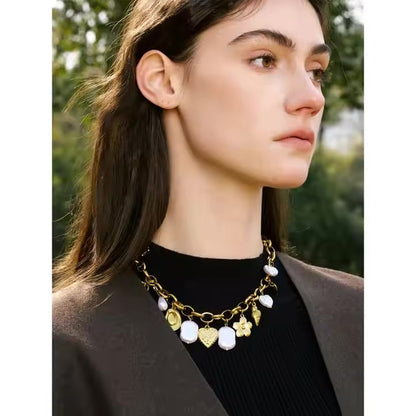 Sao beach charm necklace