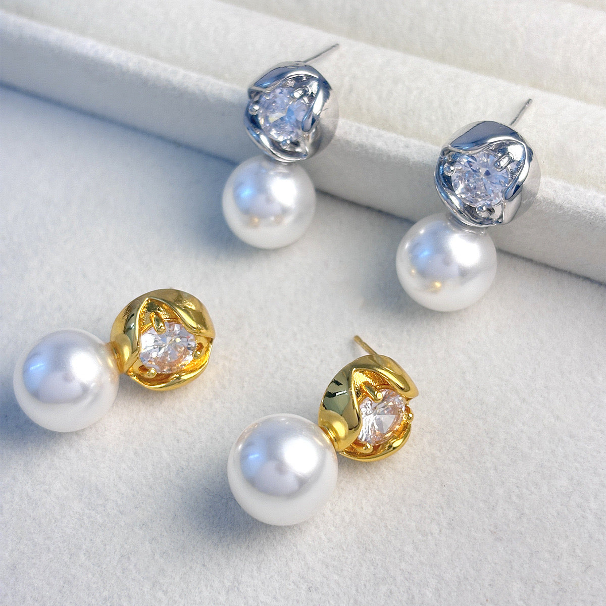 Luna Pearl studs