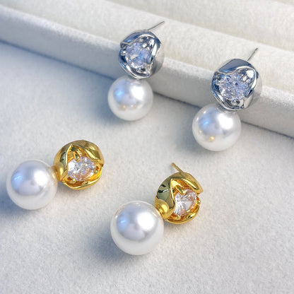 Luna Pearl studs