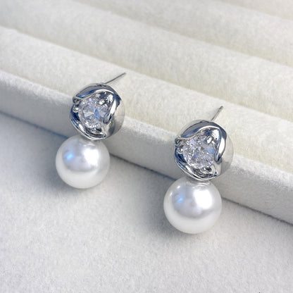 Luna Pearl studs