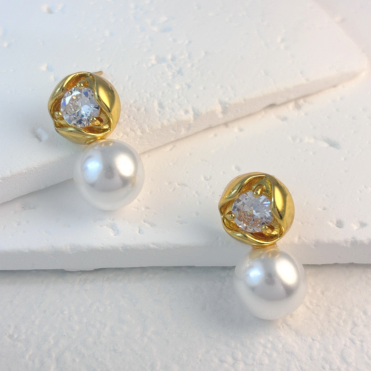 Luna Pearl studs