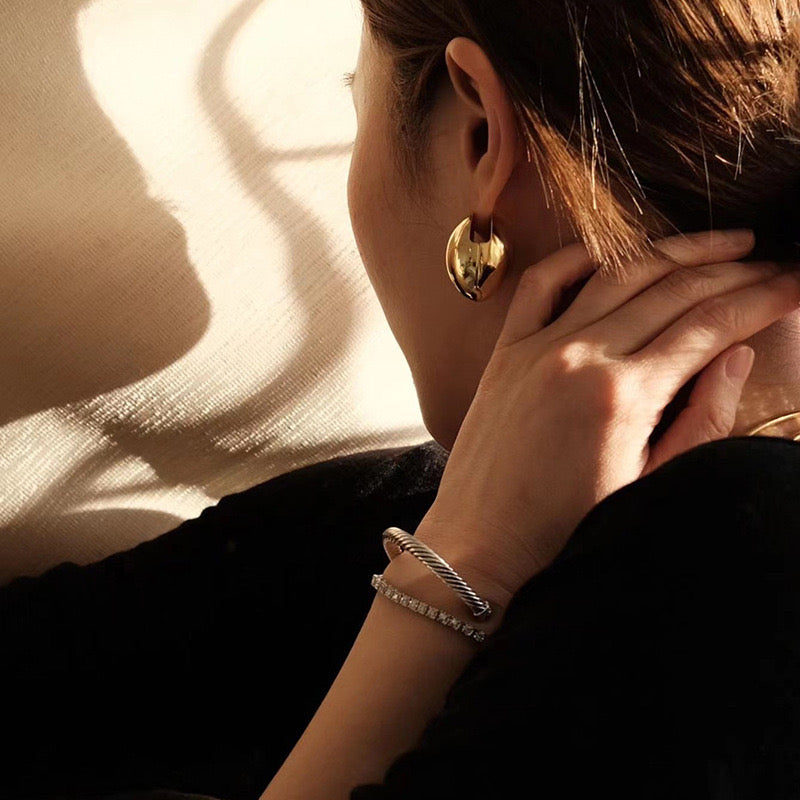 Sun egg stud earrings