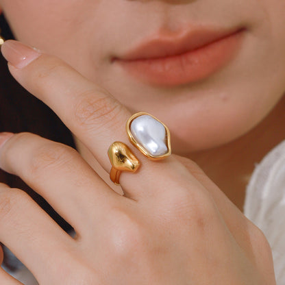 Classic pearl ring