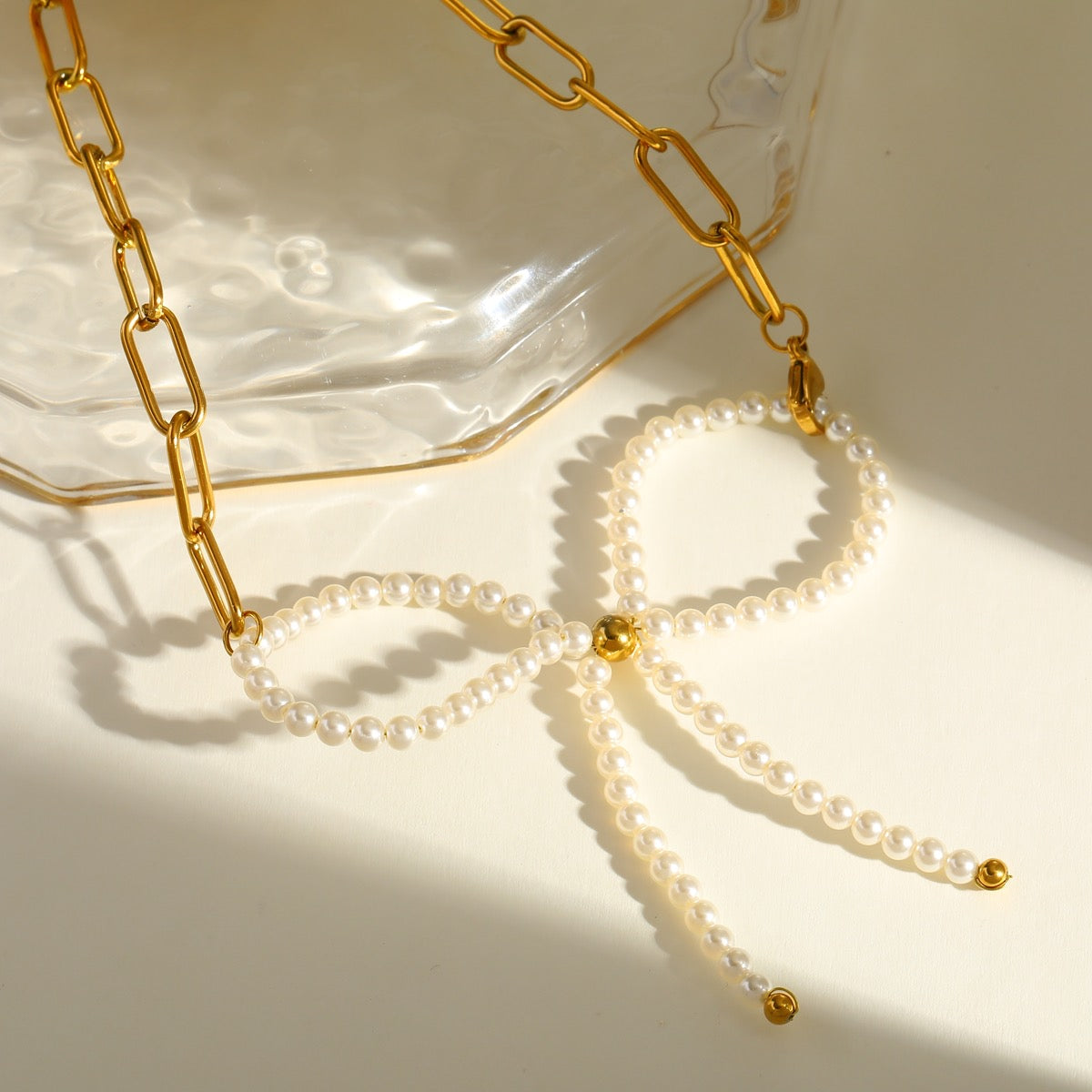 Pretty bow link necklace