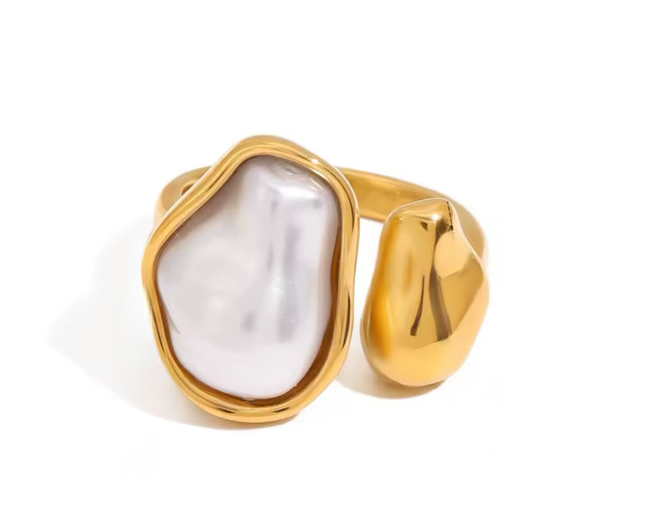 Classic pearl ring