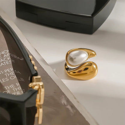 Double teardrop pearl gold ring