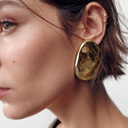 Liquid gold studs