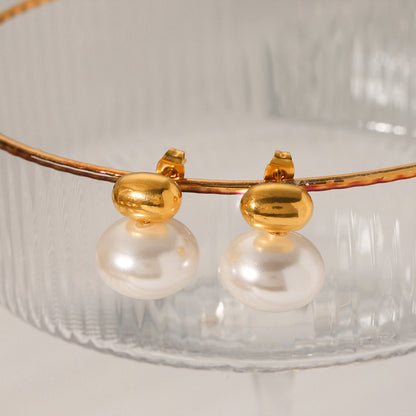 The grace pearl studs