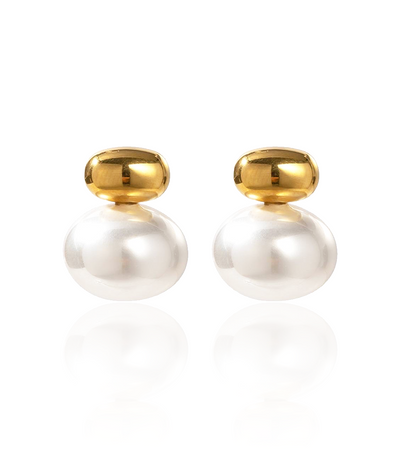 The grace pearl studs