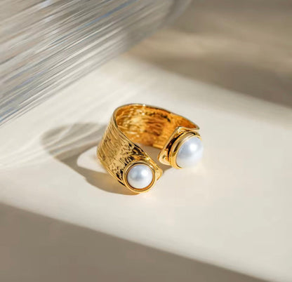 Band Pearl Classic Ring in minimal luxury design