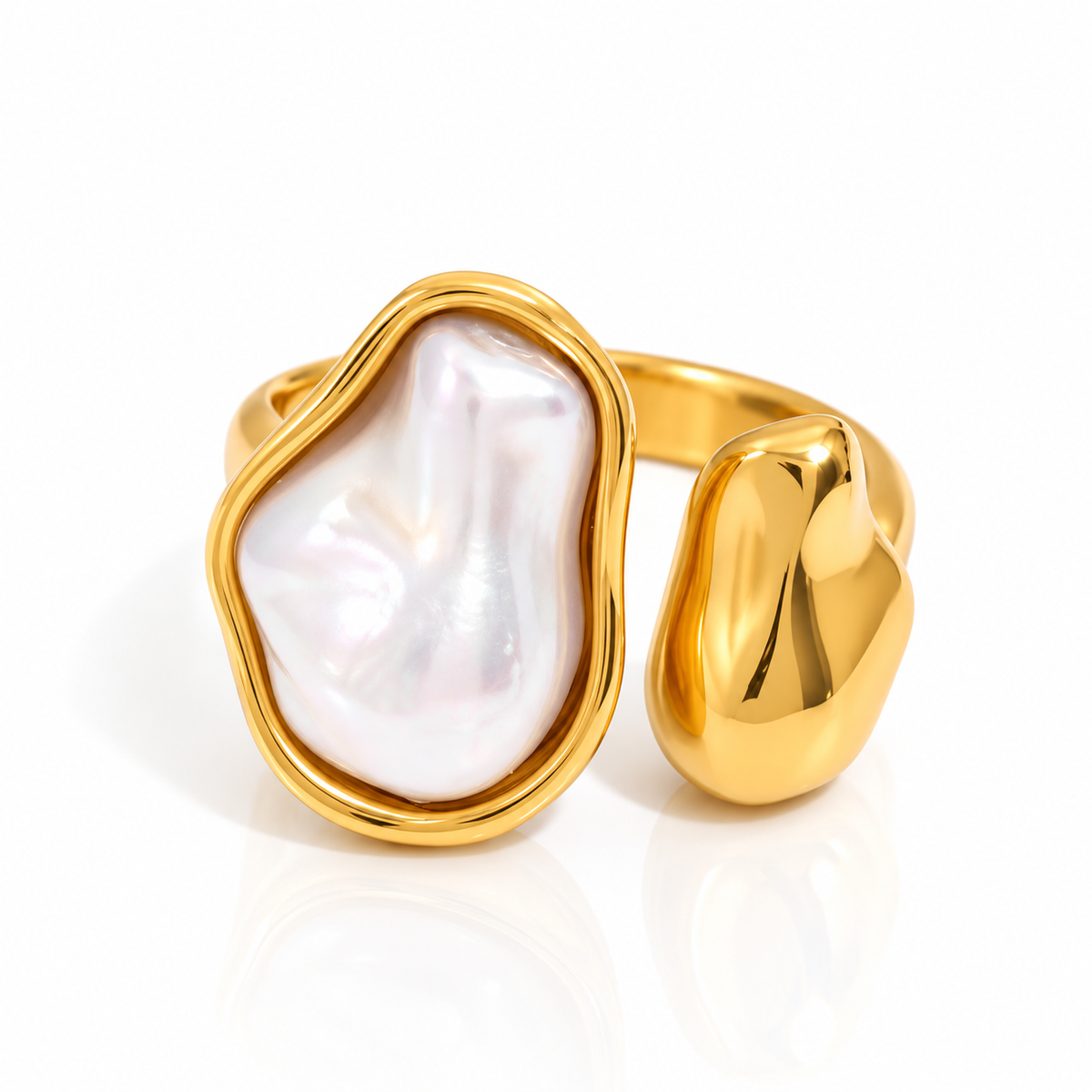 Classic pearl ring