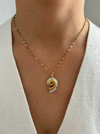 Coastal Glow Necklace Classic View – Ocean-Inspired Minimalist Jewelry