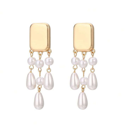 Golden Frame Pearls Earrings front view