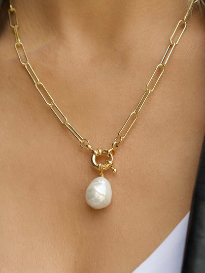 Link Pearl Drop Necklace Studio Display – Contemporary Minimalist Jewelry