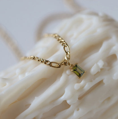 Olive Luxe Necklace Detail Close-Up – Hand-Polished Olive Stone