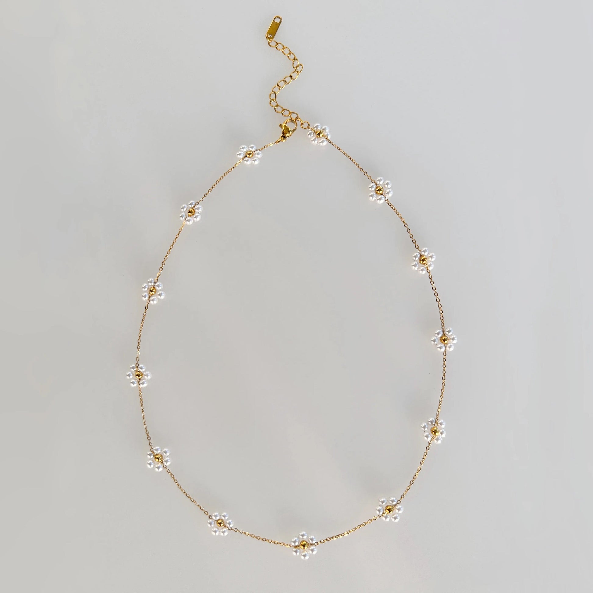 Closeup of Sweet Pearl Flower Necklace design