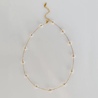 Closeup of Sweet Pearl Flower Necklace design